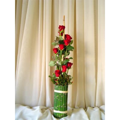 12 Roses in Spiral w/ Horsetail Cylinder
