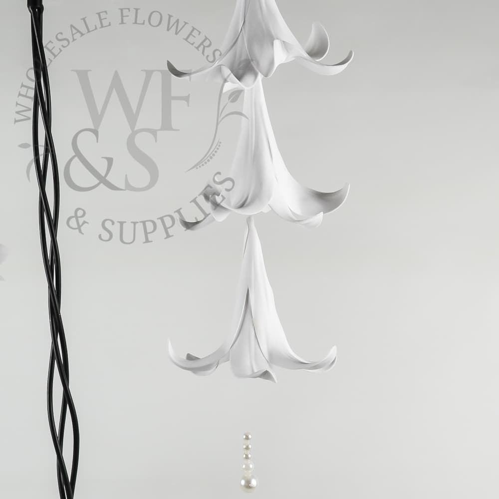 White Trumpet Lily Garland 6ft