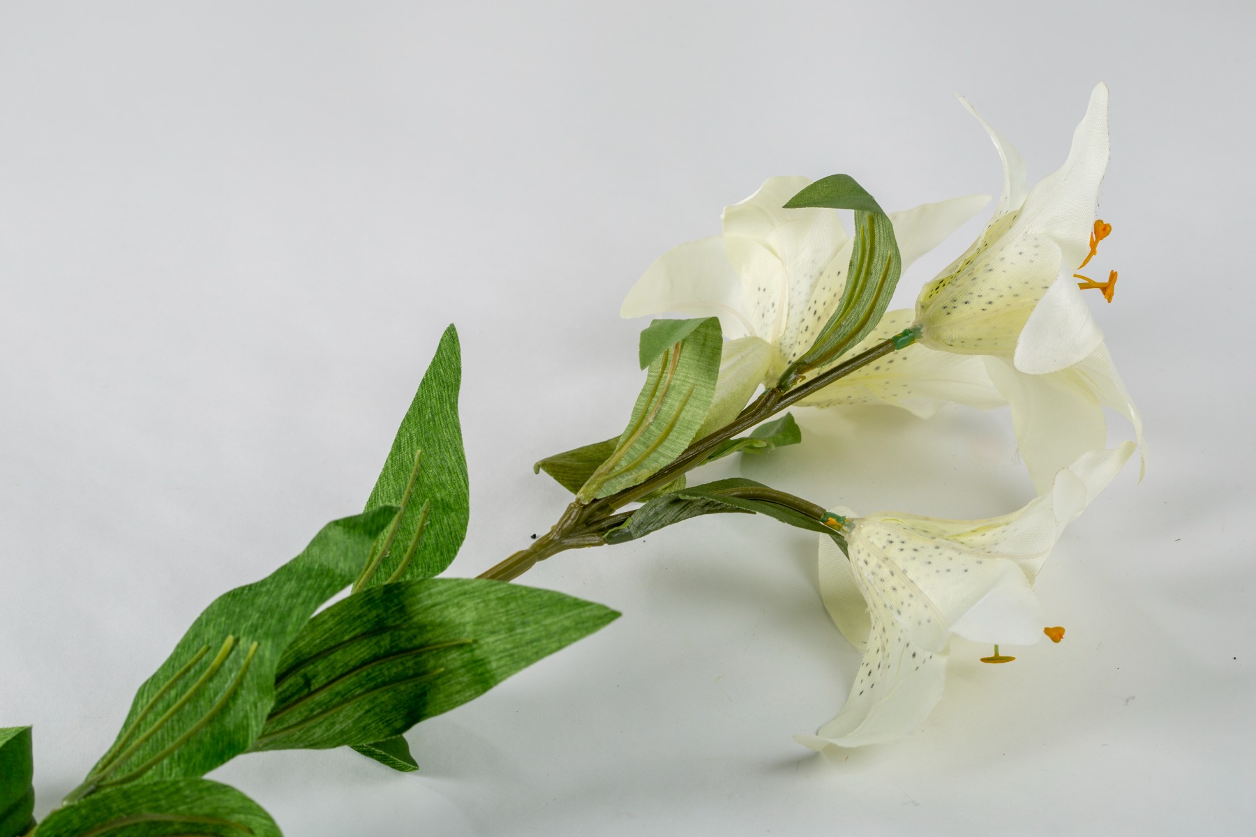 30″ White Day lily spray - Wholesale Flowers and Supplies
